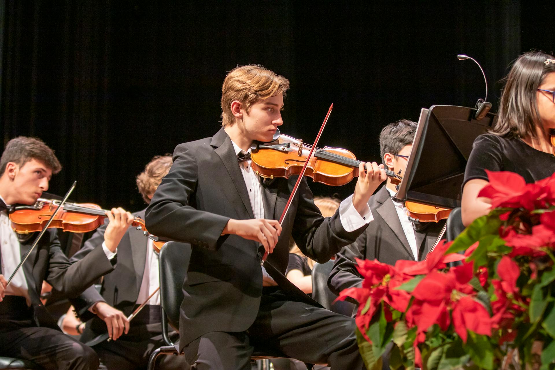 Violon et archet, évoquant la précision et l’expression musicale